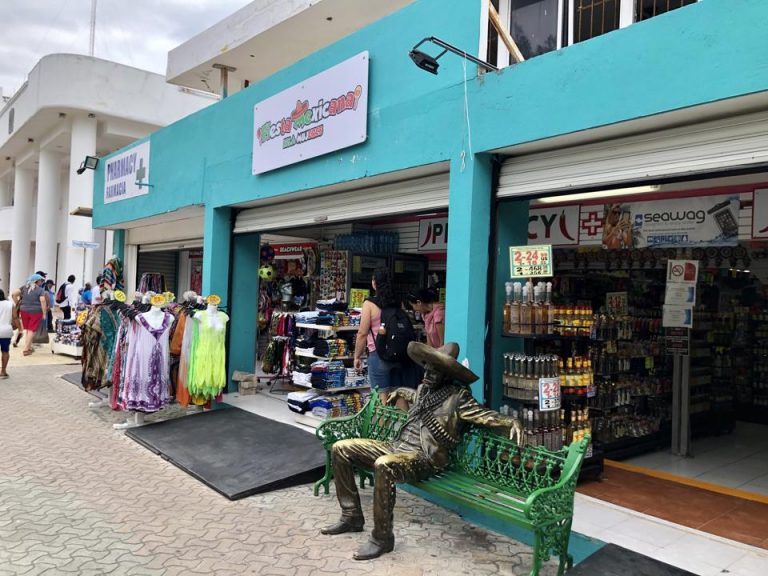 ダウンタウンではショッピングが楽しめます。カンクンより物価が安いです。