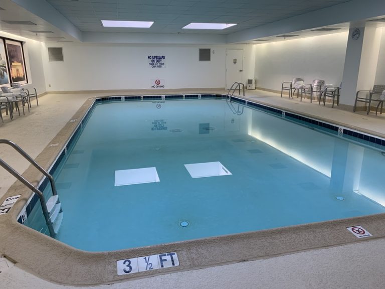 ホテル内プール1