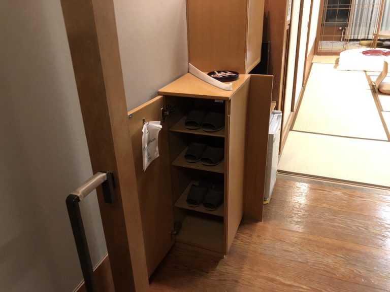 手摺とスリッパ