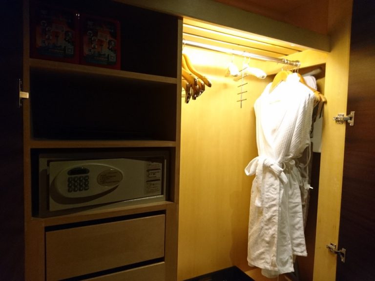 クローゼット(開けた状態)