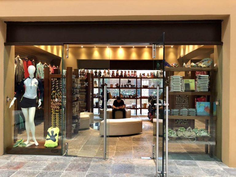 ホテル内のショップです。