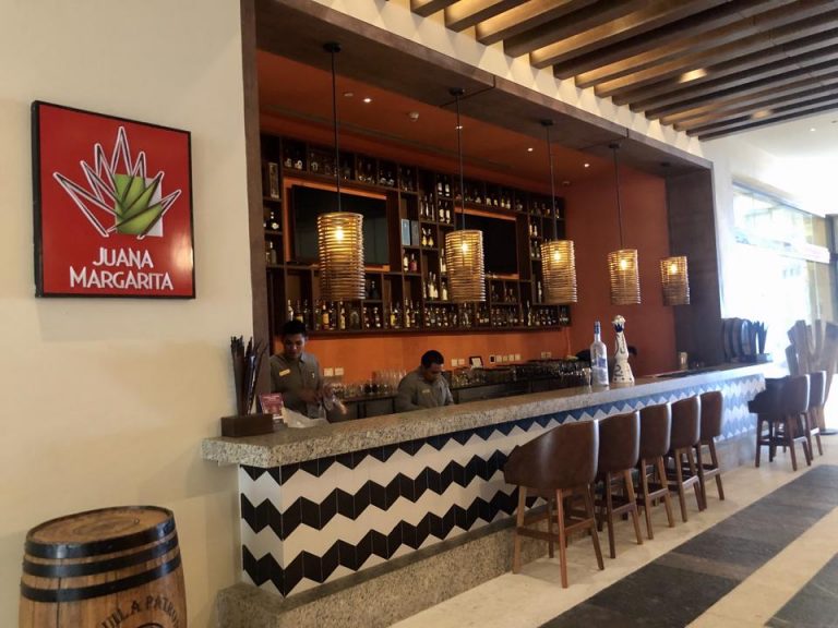 JUANA MARGARITA 高級テキーラが飲み放題のショットバーです。