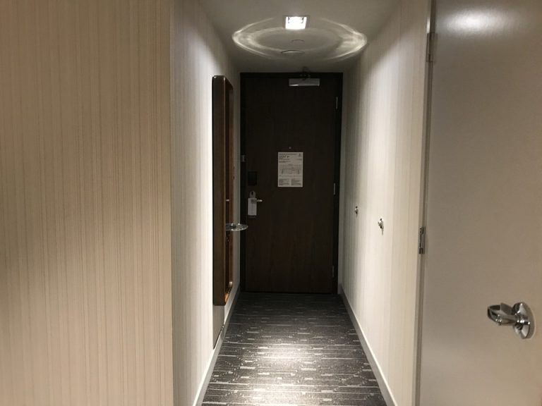 入り口ドアにかけて