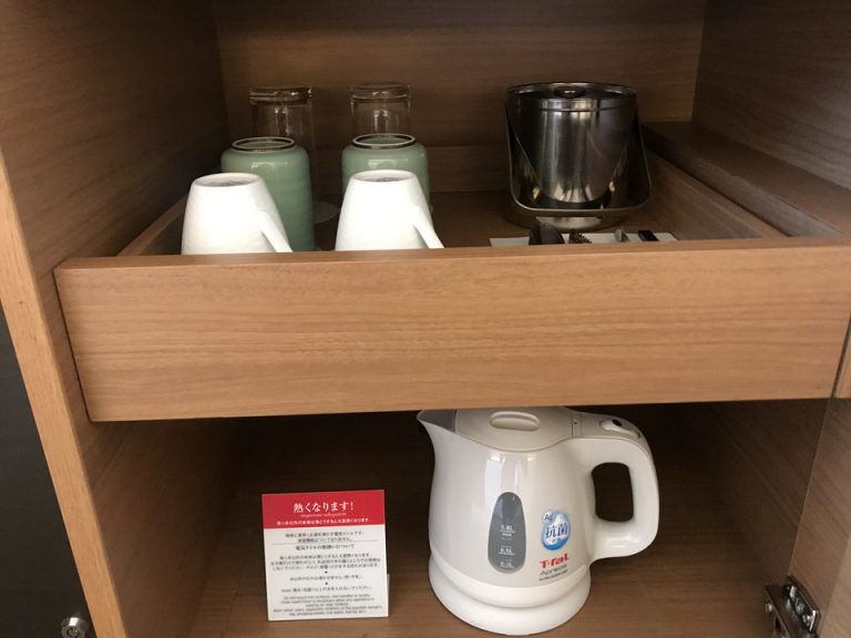 コーヒー用のカップお茶用のカップケトルなど数たくさん