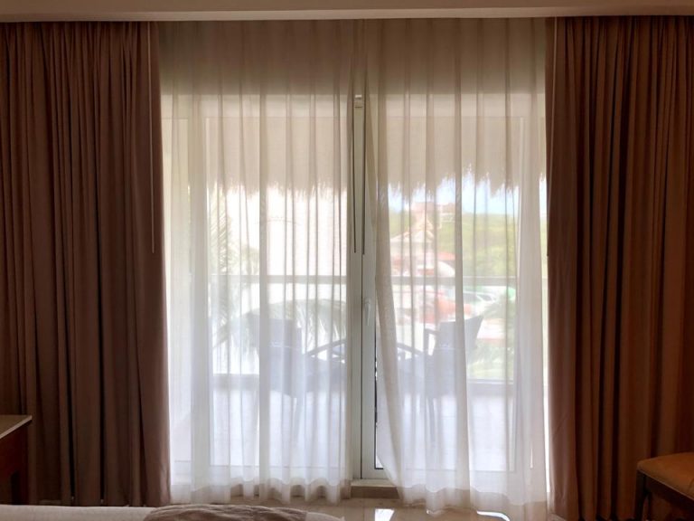 窓が大きいお陰で客室全体が明るく暖かい雰囲気です。