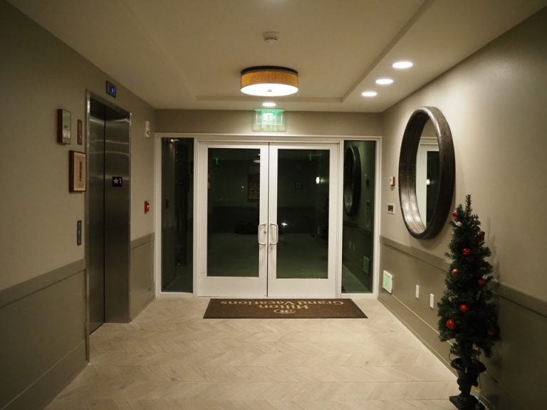 エレベーターホールフロント階