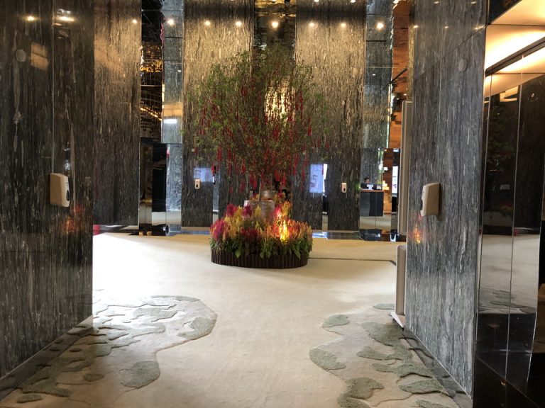 エレベーターホールフロント階