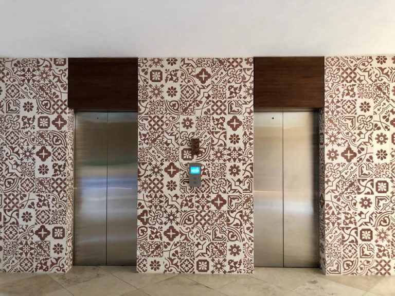 エレベーターホールフロント階