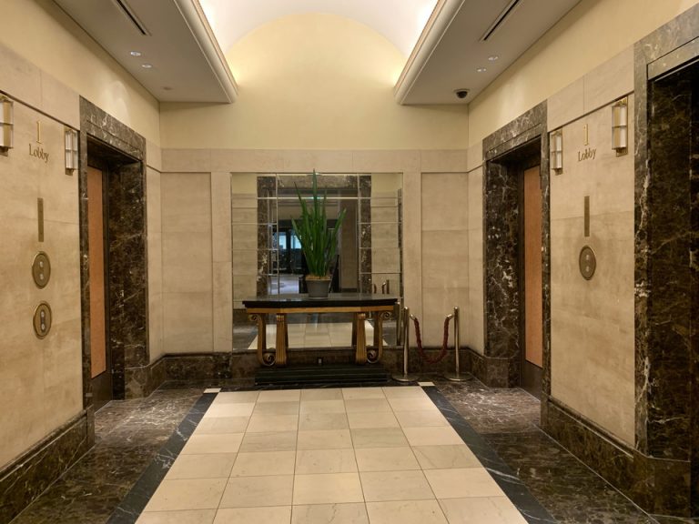 エレベーターホールフロント階