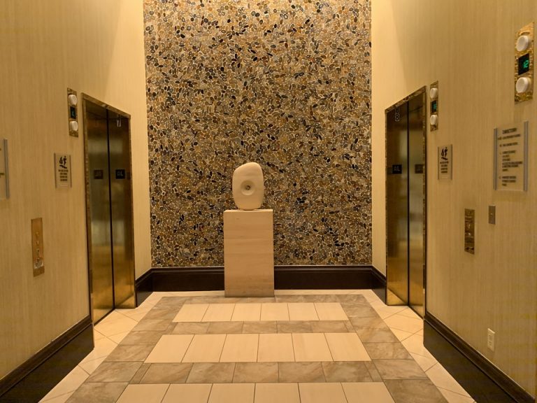 エレベーターホールフロント階