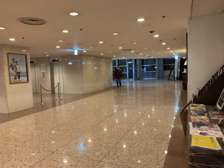 エレベーターホールフロント階