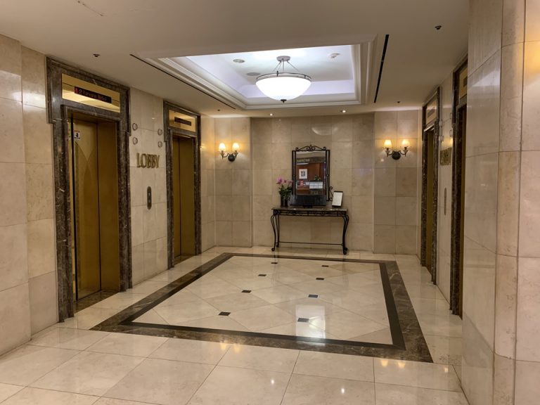 エレベーターホールフロント階