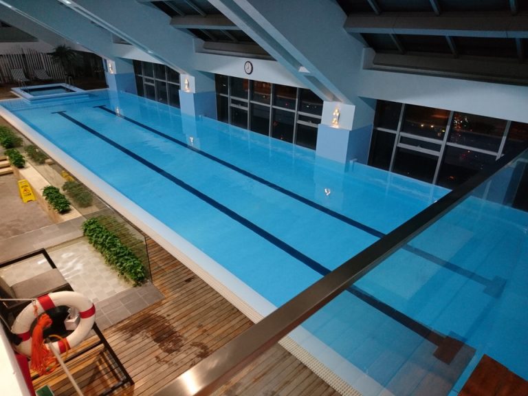 長さ30mプール全景.