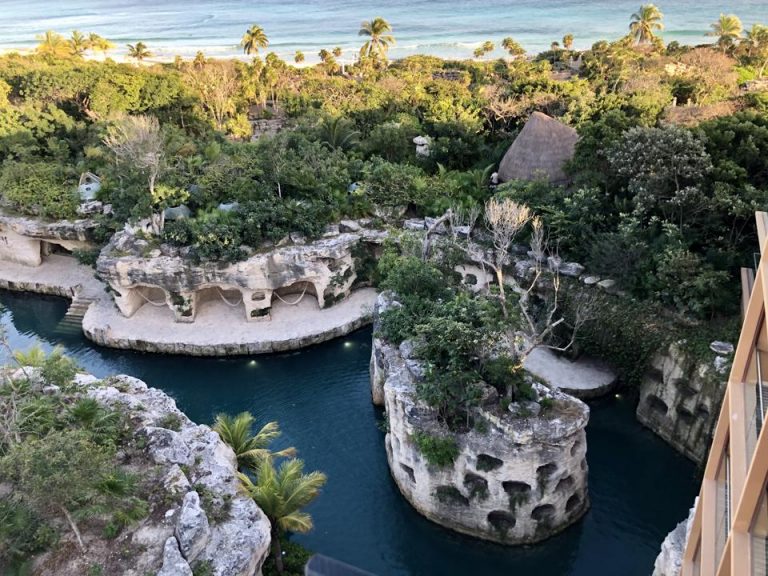 こちらの場所でスパが受けられるようです。