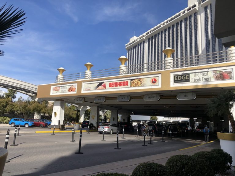 ホテルのエントランス付近