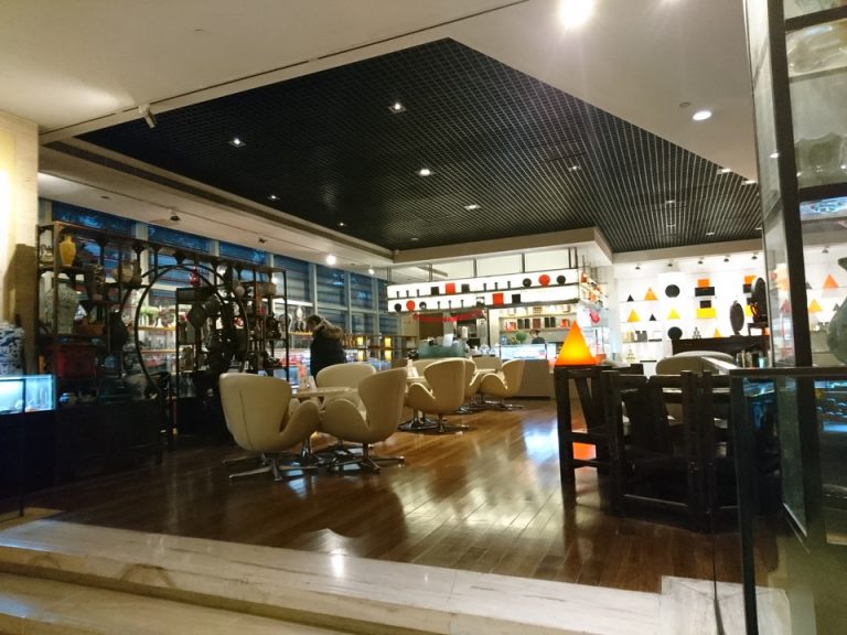 ロビーラウンジ「トンズデリ」