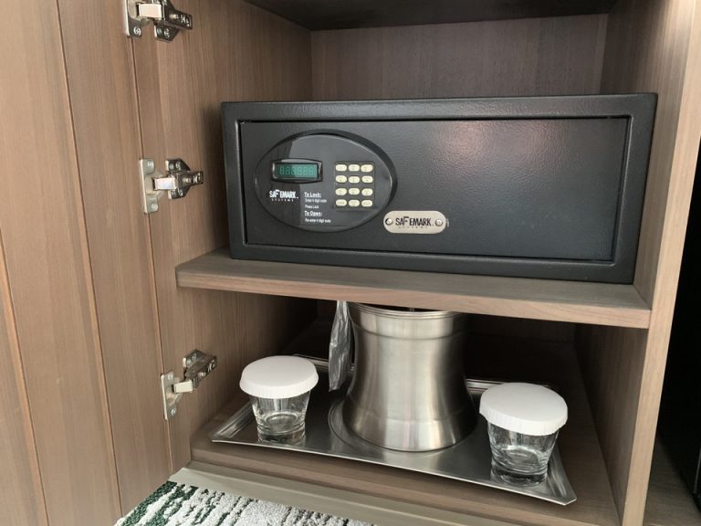 セーフティボックス(閉じた状態) (2)