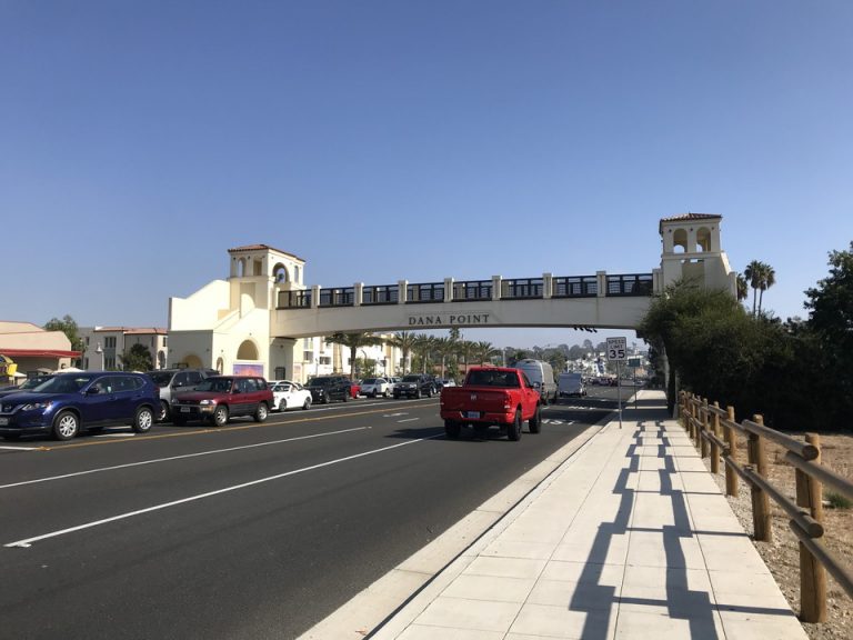 ホテルから海側にと降りていくと7ポイントにアクセスできましたこちらはサーフィンでも有名だしローカル色が高いです