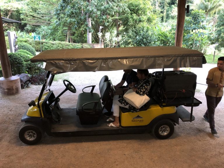 エントランス外観1