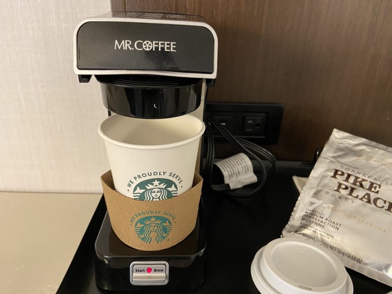 ミニカフェのコーヒー作成中