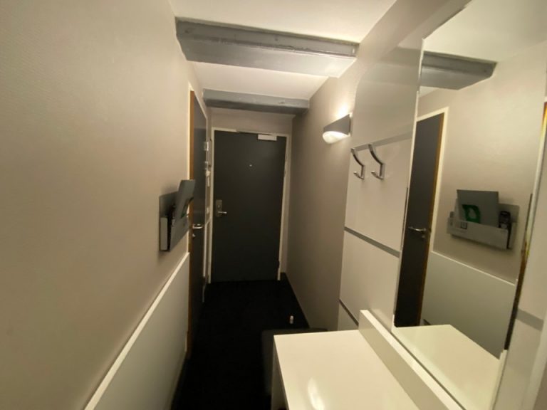 客室全体窓際方向