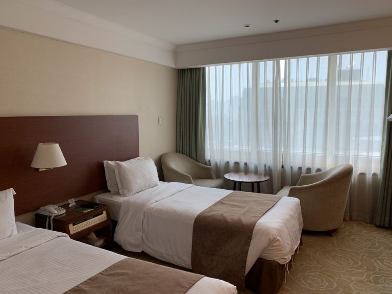 客室全体(窓際方向)