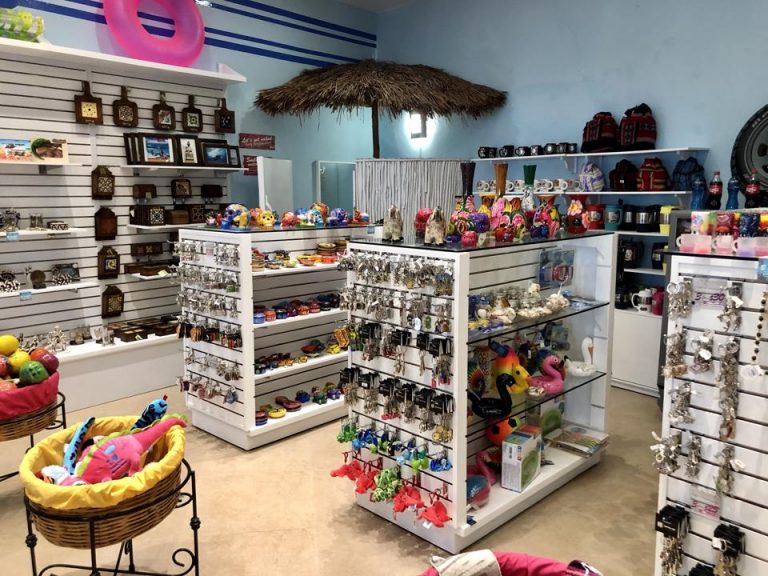 ショップではメキシコのお土産も買えます。