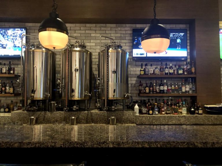 TRES CERVEZA’S BREWERY オリジナルのビールが飲めます。