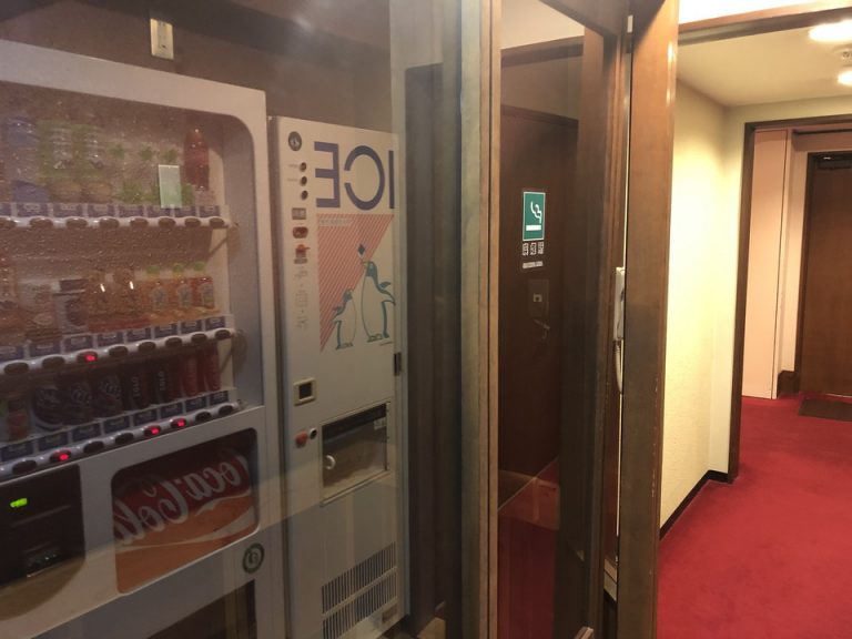 自販機 コインランドリー 製氷機