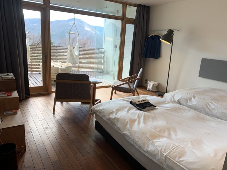 客室全体(窓際方向)