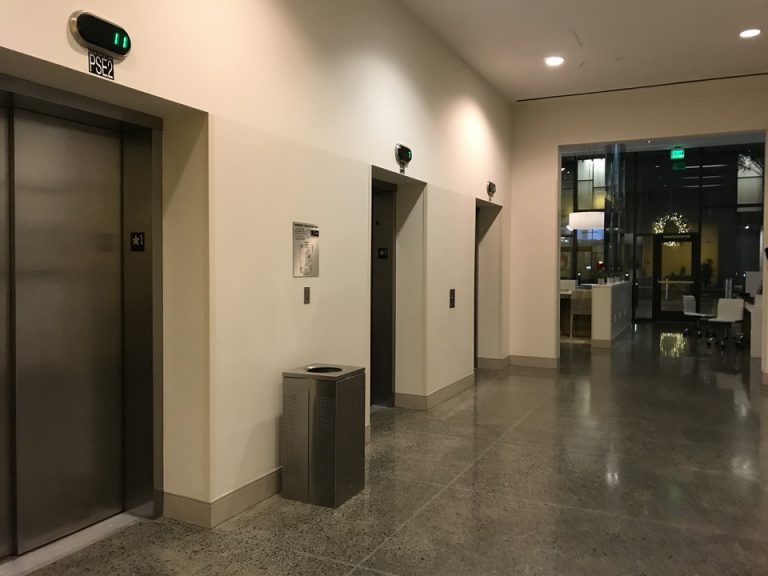 1階エレベーター