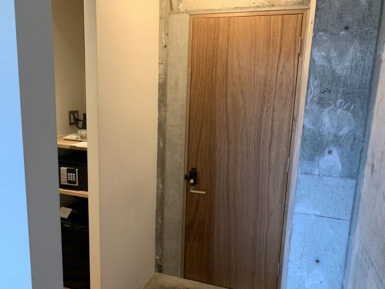 客室入口内観ドア