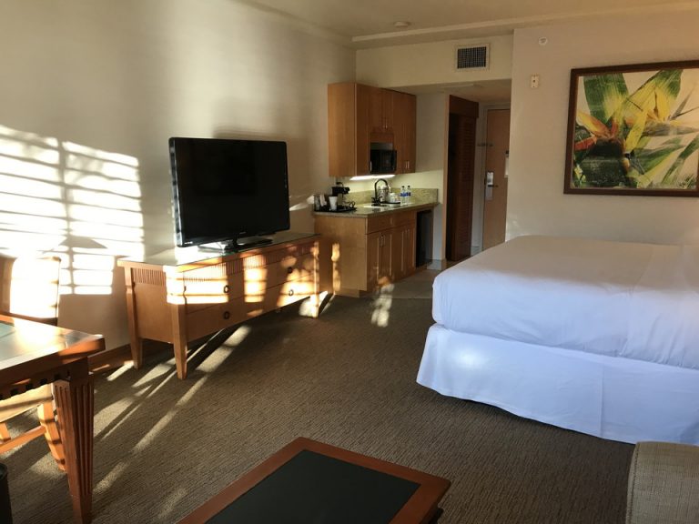 かかっている大きな花の柄と角がマッチしていました