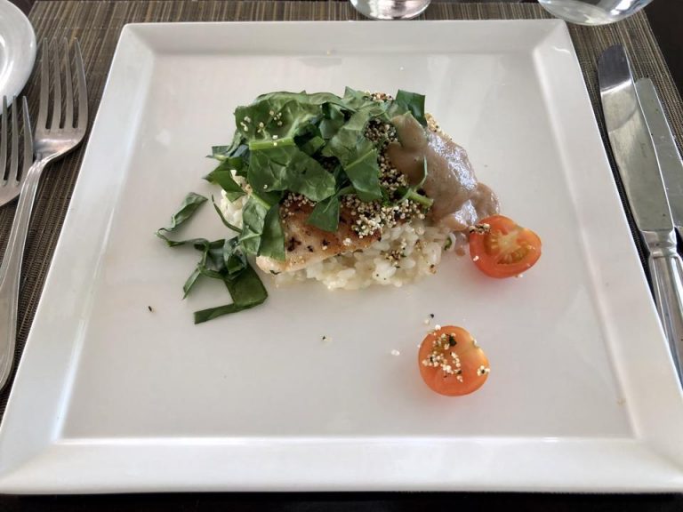 ランチのメインの本日の魚料理です。グリルされていてとても美味しかったです。