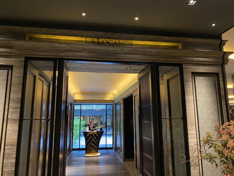 レストラン入り口