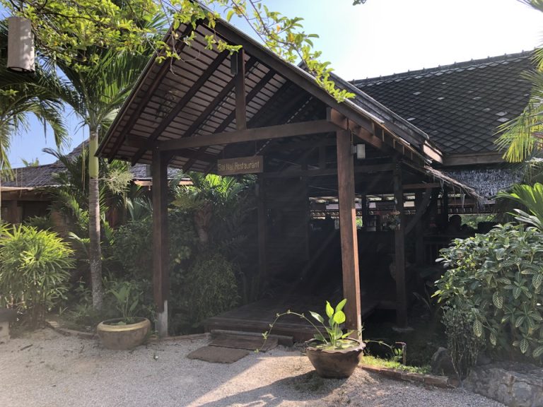 レストラン入り口