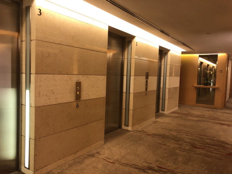 ゲストルーム階 エレベーターホール