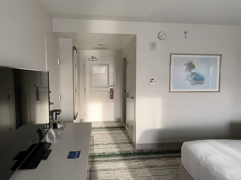 客室入口(入口方向)