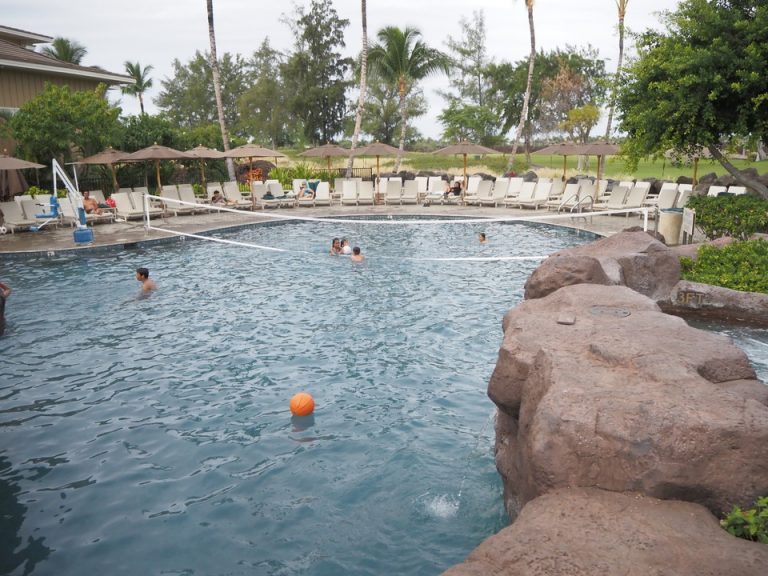 プールービーチバレー