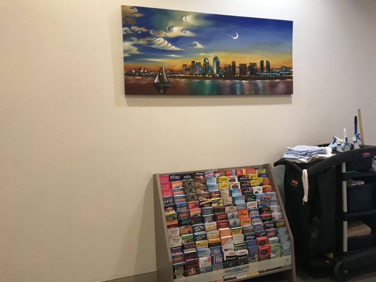 1階エレベーター裏にはガイドブックもありました