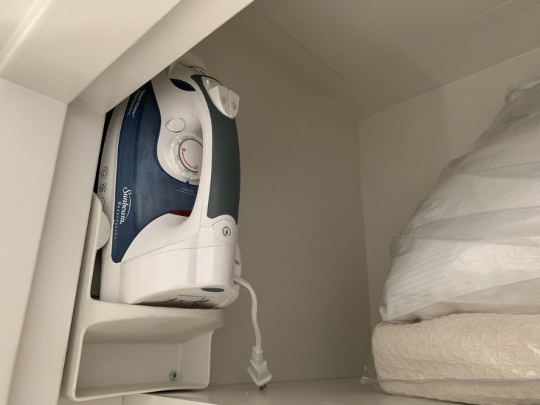 クローゼット外観(開けた状態) (3)