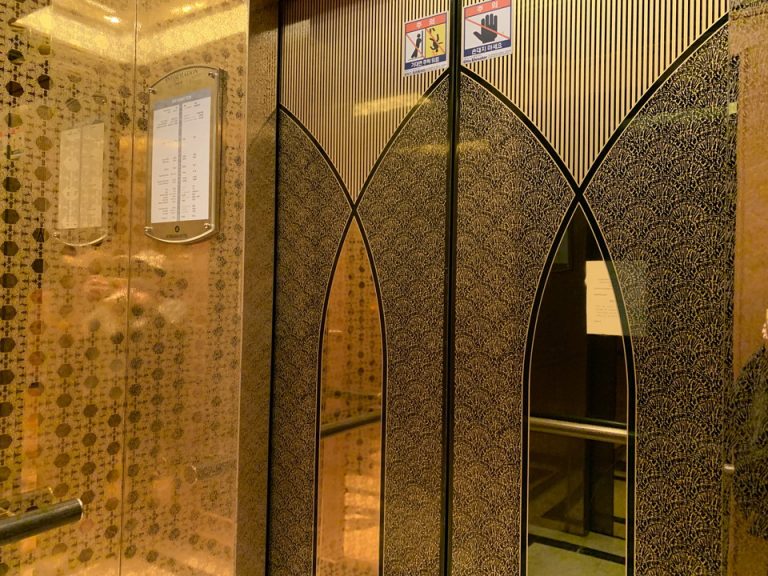 エレベーター内観-01