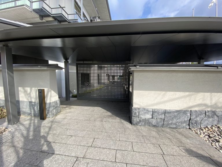 ホテルエントランス外観