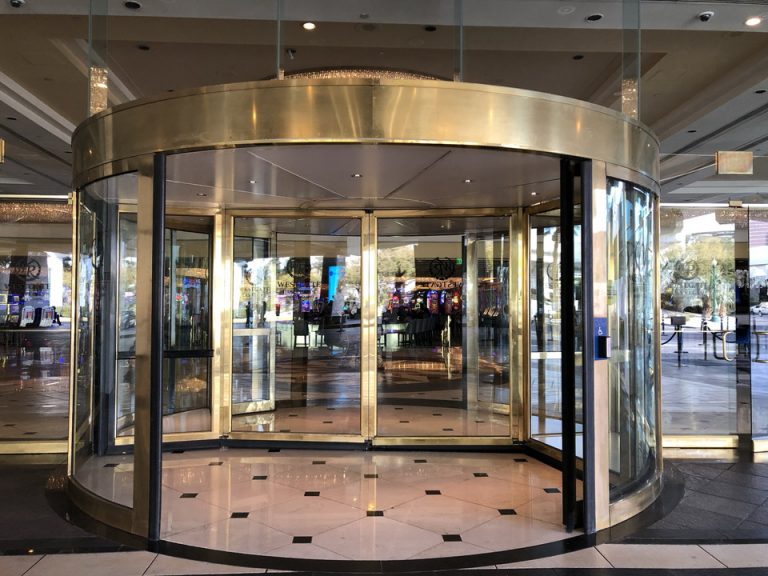 ホテルエントランス外観