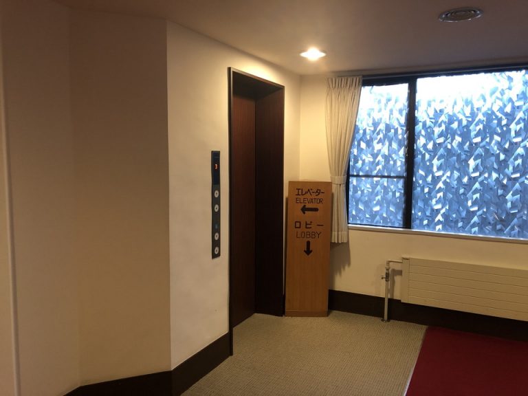 客室階エレベーターホール(3)