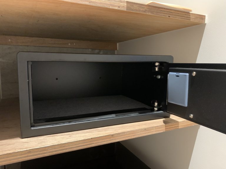 セーフティーボックス(開)