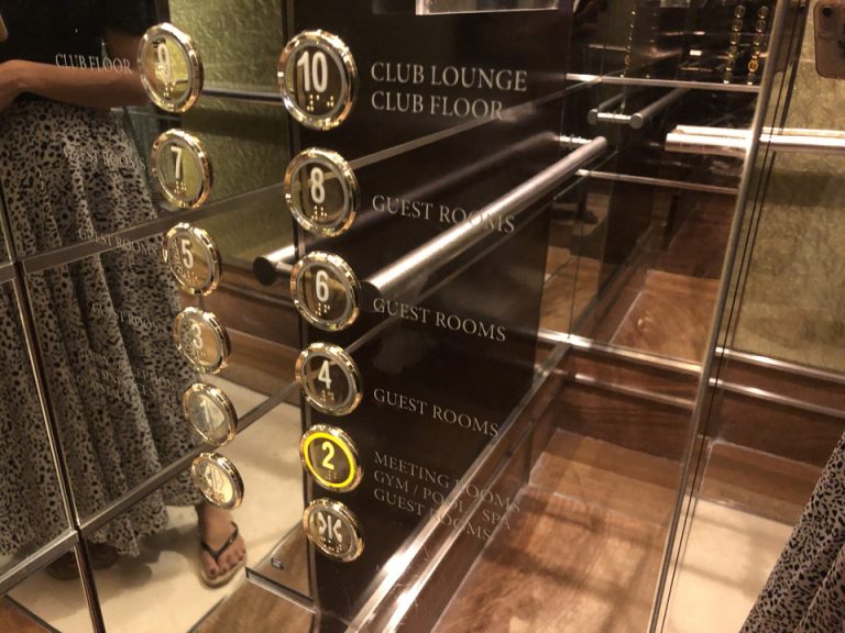 エレベーターボタン