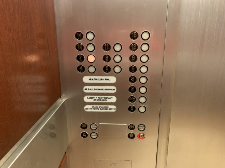 エレベーターボタン