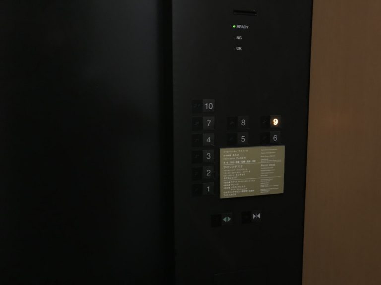 エレベーターボタン
