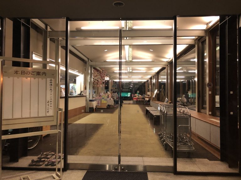 エントランス 中扉